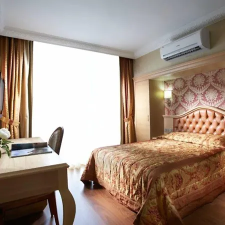 Emre Beach & Emre Hotel 말마리스