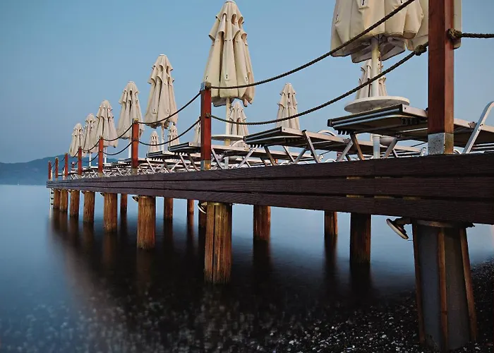 Emre & Emre 酒店 马尔马里斯